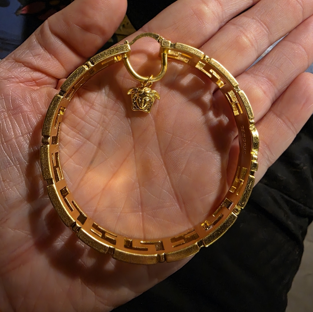 USED....FENDACE Gold Medusa BIG hoop earrings. - Picture 11 of 11